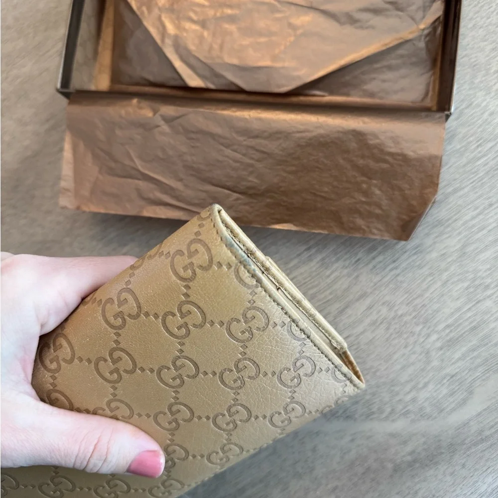 Gucci Gold Wallet - Picture 7 of 9